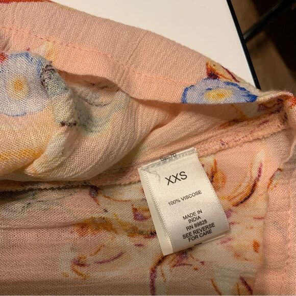 Haute Hippie Sz XXS Feminine flowy blouse. Ruffles front and back 100% viscoses. - Picture 6 of 6